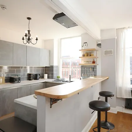 Pembroke View By N And N Stays, Spacious & Modern Executive In Grade 2 Listed Building, Close To Centre, Perfect Location While Visiting The Or Working In The Area * Bristol