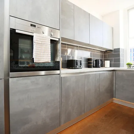Appartement Pembroke View By N And N Stays, Spacious & Modern Executive In Grade 2 Listed Building, Close To Centre, Perfect Location While Visiting The Or Working In The Area