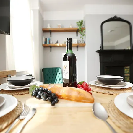 Pembroke View By N And N Stays, Spacious & Modern Executive In Grade 2 Listed Building, Close To Centre, Perfect Location While Visiting The Or Working In The Area Appartement Bristol