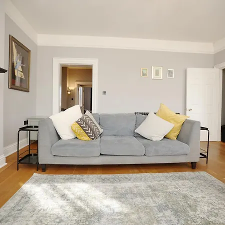 Pembroke View By N And N Stays, Spacious & Modern Executive In Grade 2 Listed Building, Close To Centre, Perfect Location While Visiting The Or Working In The Area Appartement