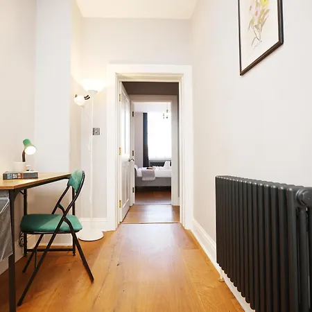 Pembroke View By N And N Stays, Spacious & Modern Executive In Grade 2 Listed Building, Close To Centre, Perfect Location While Visiting The Or Working In The Area *