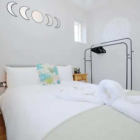 Pembroke View By N And N Stays, Spacious & Modern Executive In Grade 2 Listed Building, Close To Centre, Perfect Location While Visiting The Or Working In The Area Appartement Bristol