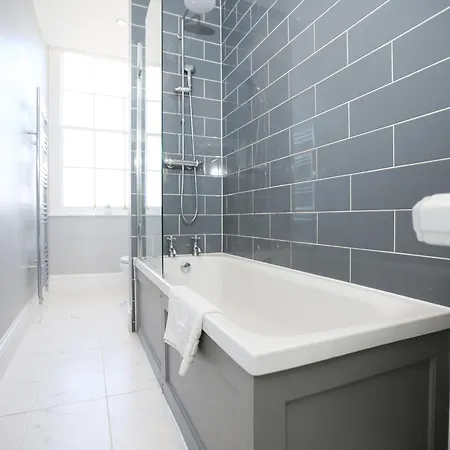 Pembroke View By N And N Stays, Spacious & Modern Executive In Grade 2 Listed Building, Close To Centre, Perfect Location While Visiting The Or Working In The Area Bristol