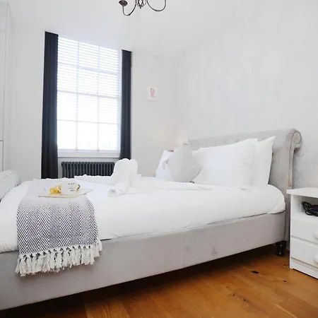 Appartement Pembroke View By N And N Stays, Spacious & Modern Executive In Grade 2 Listed Building, Close To Centre, Perfect Location While Visiting The Or Working In The Area *