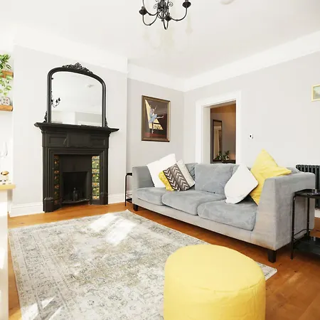 Pembroke View By N And N Stays, Spacious & Modern Executive In Grade 2 Listed Building, Close To Centre, Perfect Location While Visiting The Or Working In The Area *