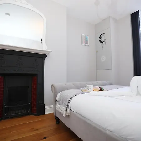 Pembroke View By N And N Stays, Spacious & Modern Executive In Grade 2 Listed Building, Close To Centre, Perfect Location While Visiting The Or Working In The Area Appartement